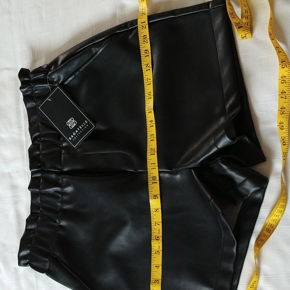 Black faux leather shorts paper bag size medium - Picture 9 of 16